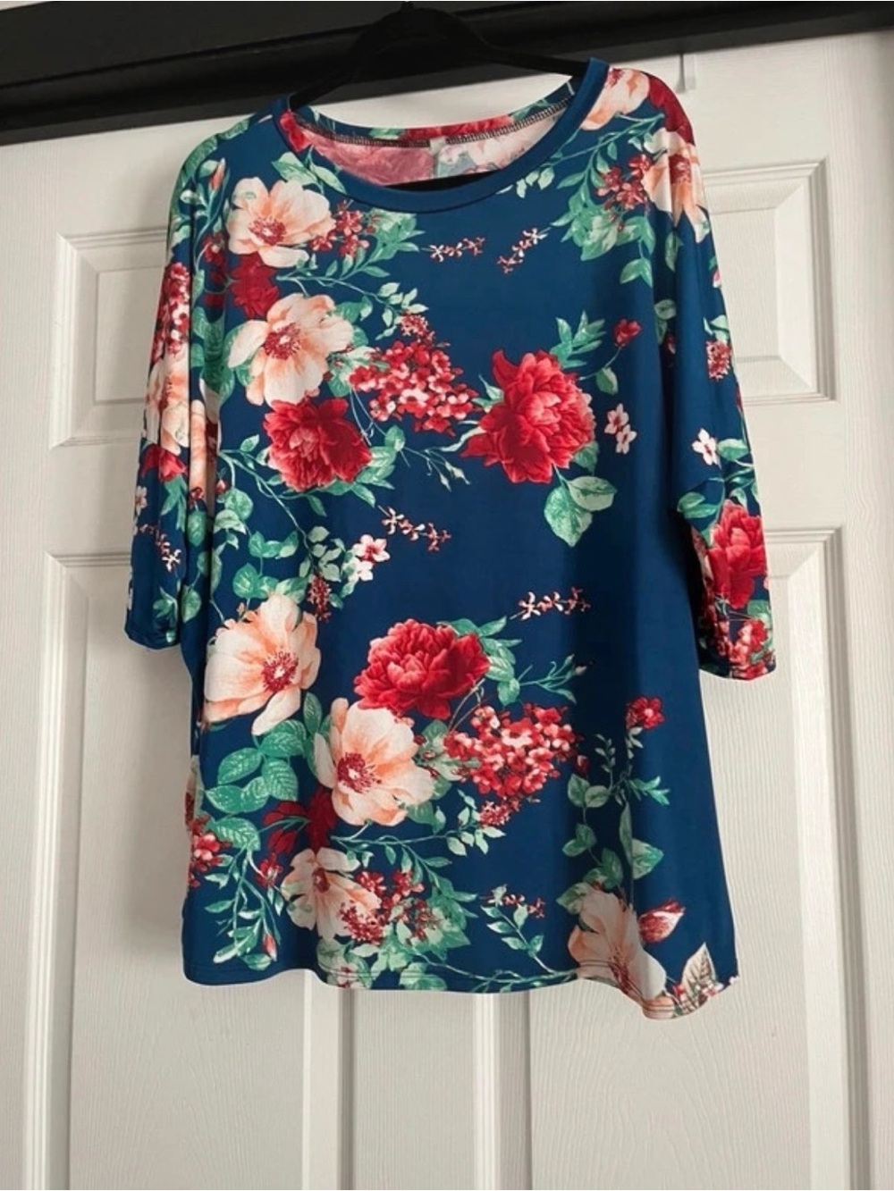 Floral Scoop Neck Women’s Top 3/4" sleeves size 3X